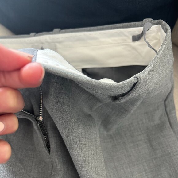 Babaton (Aritzia) Grey Pleated Bermuda Shorts. Size 6. - Picture 7 of 8